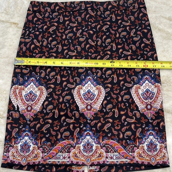 J Crew | No‎ 2 Pencil Skirt | Black/Purple/Pink Paisley Cotton | Size 4 - Picture 3 of 12